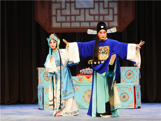 周仁献嫂中饰演周仁