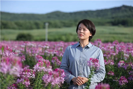 鲜花盛开的山村 开播 乡村美景尽收眼底 鲜花盛开的山村 开播 乡村美景尽收眼底