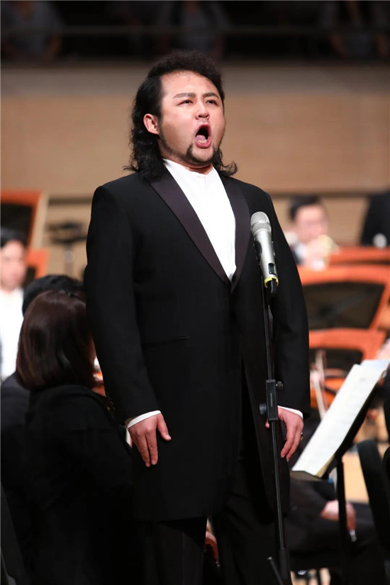 青年男中音歌唱家佘乐做客本期《最美文化人》