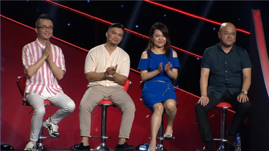 五位选手胡昕,刘学军,赵伯文,张希来,屈轩北在第一轮模仿环节中分别